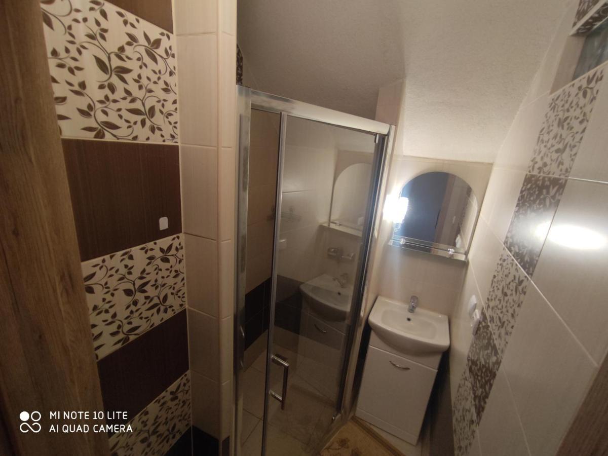 Apartman Lucky 5 Izbovy Rodinny Dom Exterior foto